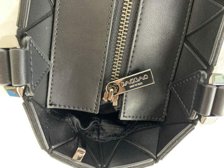 Picture of Issey Miyake Handbags _SKUfw163234662fw